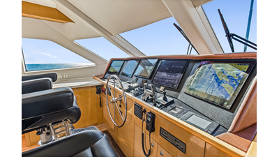 2006 HATTERAS 80 Motor Yacht Skylounge - photo 26