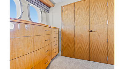 2006 HATTERAS 80 Motor Yacht Skylounge - photo 36