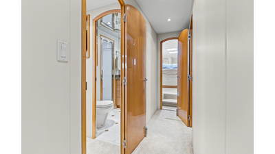 2006 HATTERAS 80 Motor Yacht Skylounge - photo 39