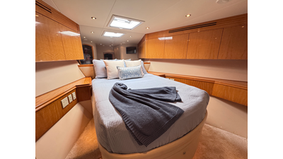 2006 HATTERAS 80 Motor Yacht Skylounge - photo 42