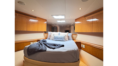 2006 HATTERAS 80 Motor Yacht Skylounge - photo 43