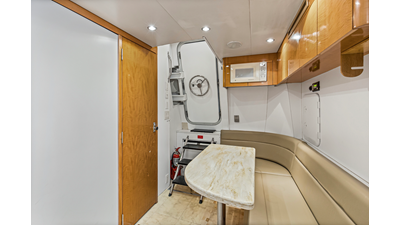 2006 HATTERAS 80 Motor Yacht Skylounge - photo 47