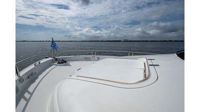 2004  80 Flybridge Motor Yacht - photo 2