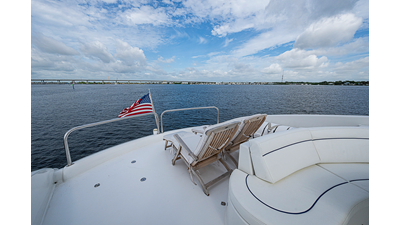 2004  80 Flybridge Motor Yacht - photo 4