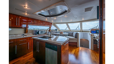 2004  80 Flybridge Motor Yacht - photo 19