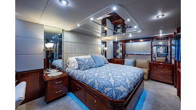 2004  80 Flybridge Motor Yacht - photo 23