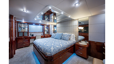 2004  80 Flybridge Motor Yacht - photo 24