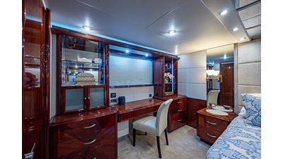 2004  80 Flybridge Motor Yacht - photo 25