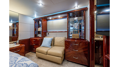 2004  80 Flybridge Motor Yacht - photo 26