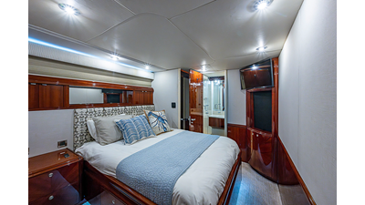 2004  80 Flybridge Motor Yacht - photo 28