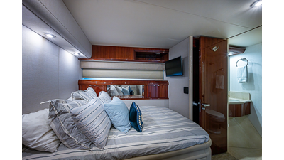 2004  80 Flybridge Motor Yacht - photo 32
