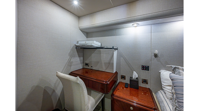 2004  80 Flybridge Motor Yacht - photo 33