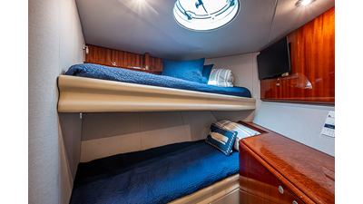 2004  80 Flybridge Motor Yacht - photo 35