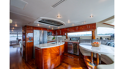 2004 LAZZARA YACHTS 80 Flybridge Motor Yacht - photo 18