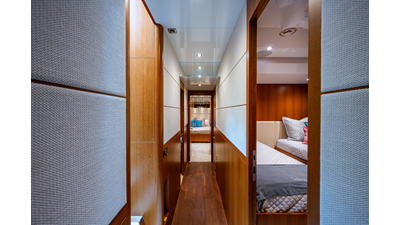 2016 HORIZON YACHTS E88 - photo 31