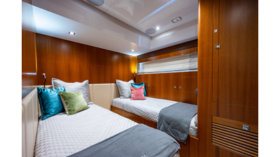 2016 HORIZON YACHTS E88 - photo 35