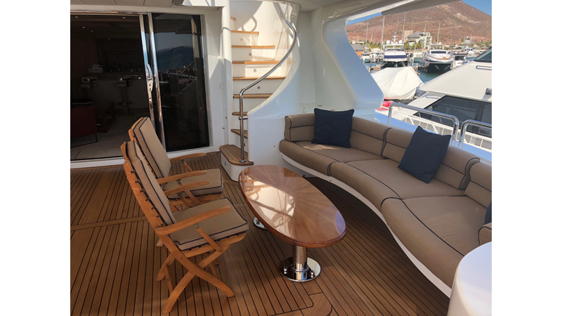 2004 BENETTI YACHTS Cockpit