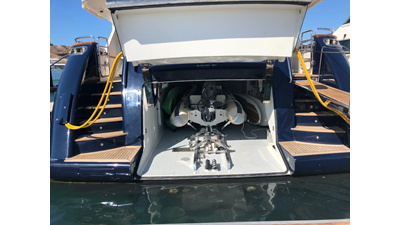 2004 BENETTI YACHTS Cockpit - photo 1