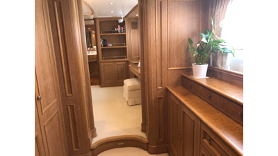 2004 BENETTI YACHTS Cockpit - photo 9