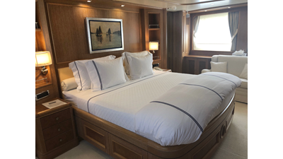 2004 BENETTI YACHTS Cockpit - photo 10