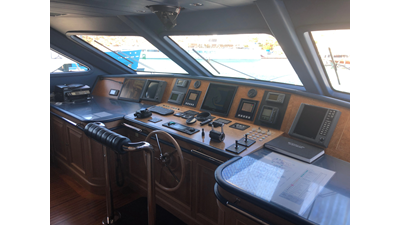 2004 BENETTI YACHTS Cockpit - photo 11