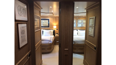 2004 BENETTI YACHTS Cockpit - photo 15