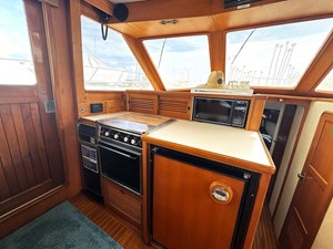 1988 OFFSHORE YACHTS Sedan - photo 9