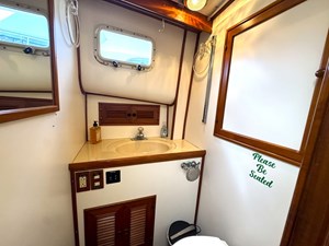 1988 OFFSHORE YACHTS Sedan - photo 10