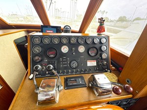 1988 OFFSHORE YACHTS Sedan - photo 13