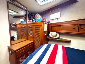 1988 OFFSHORE YACHTS Sedan - photo 14