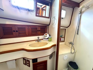 1988 OFFSHORE YACHTS Sedan - photo 16