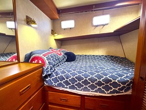 1988 OFFSHORE YACHTS Sedan - photo 19