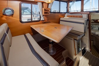 2018 RANGER TUGS 31 Sedan - photo 1