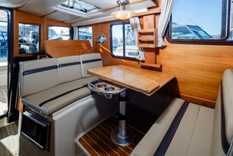2018 RANGER TUGS 31 Sedan - photo 3