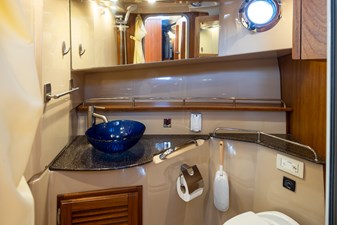2018 RANGER TUGS 31 Sedan - photo 9