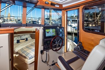 2018 RANGER TUGS 31 Sedan - photo 14