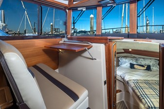 2018 RANGER TUGS 31 Sedan - photo 18