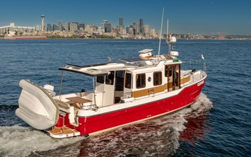 2018 RANGER TUGS 31 Sedan - photo 27