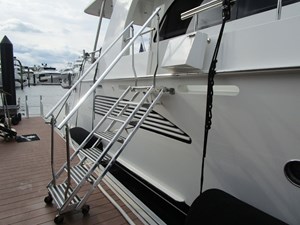 2002 CHEOY LEE Sport Motor Yacht - photo 46