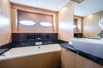 2009 PRINCESS YACHTS Princess 95 - photo 15