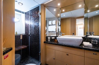 2009 PRINCESS YACHTS Princess 95 - photo 21