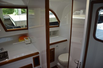 1962 BERTRAM 31 Express Cruiser - photo 15