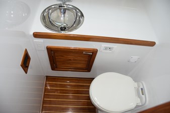 1962 BERTRAM 31 Express Cruiser - photo 16