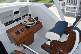 1962 BERTRAM 31 Express Cruiser - photo 17