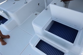 1962 BERTRAM 31 Express Cruiser - photo 23