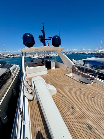 2017 PRINCESS YACHTS Princess 82MY