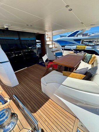 2017 PRINCESS YACHTS Princess 82MY