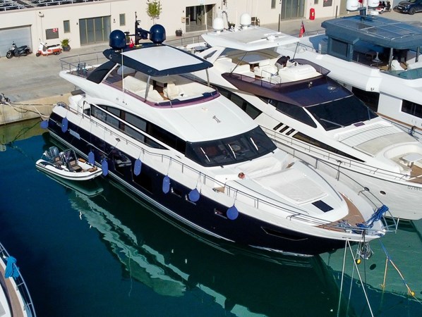 2017 PRINCESS YACHTS Princess 82MY