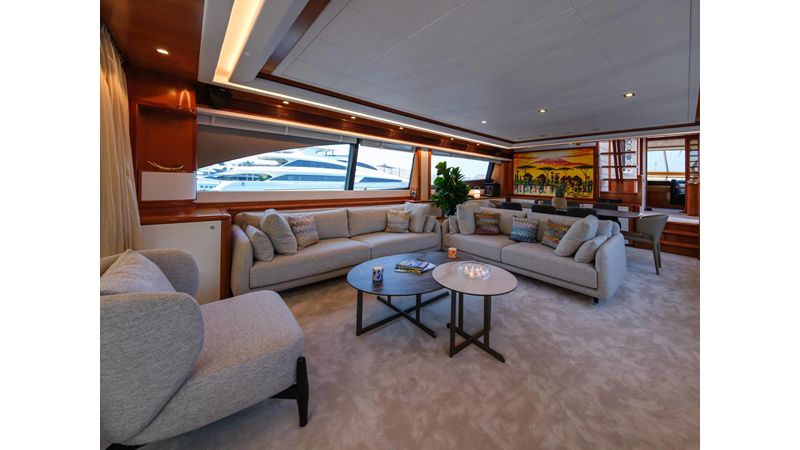 2006 FERRETTI YACHTS 881
