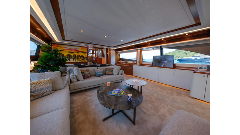 2006 FERRETTI YACHTS 881